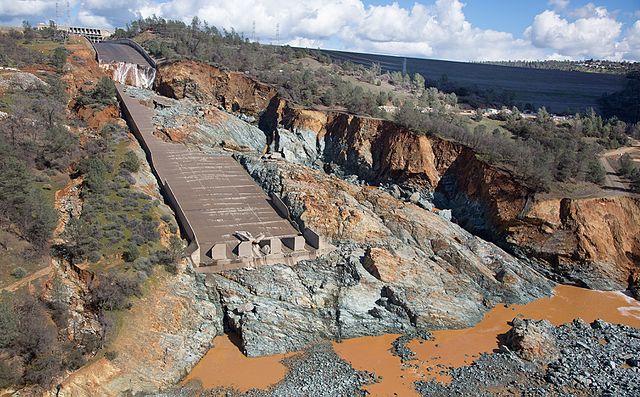 Damage to the Oroville Dam spillway began as a crater in the middle and eventually resulted in a separate channel eroded to the side.